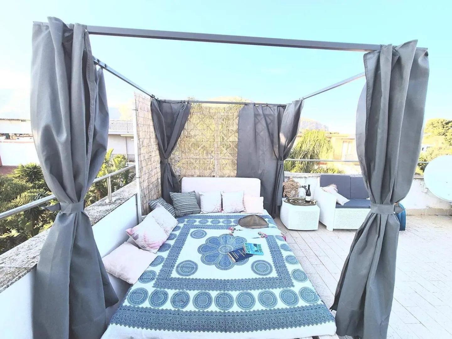 Villa Mondello Jacuzzi Room E Terraces Room